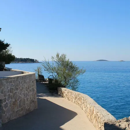 House Lola Konukevi 3*