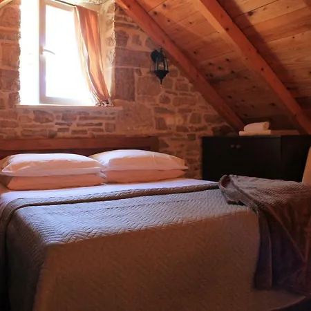Konukevi House Lola 3*