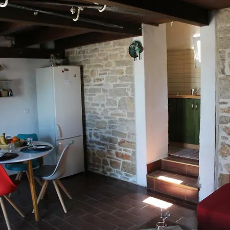 House Lola Konukevi 3*